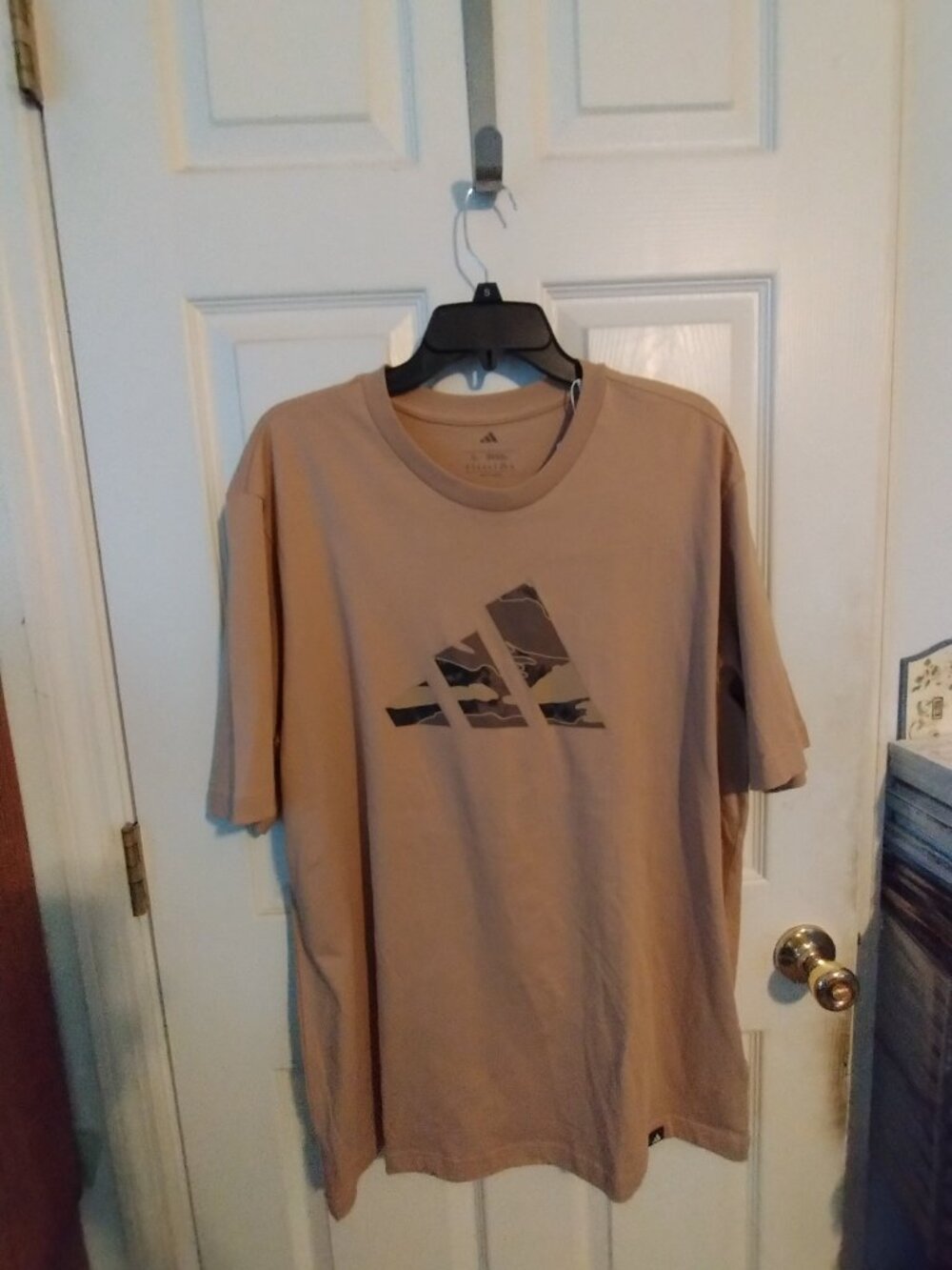 Adidas men's beige camo t- shirt,size-XL,NWT